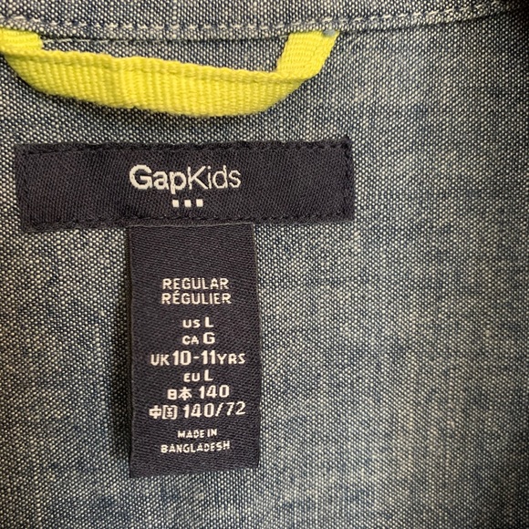 🎁 Gap short sleeves shirt - Picture 2 of 5